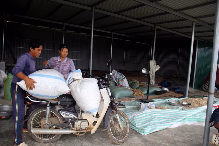 Vợ chồng tỉ phú Bùi Nghĩa.