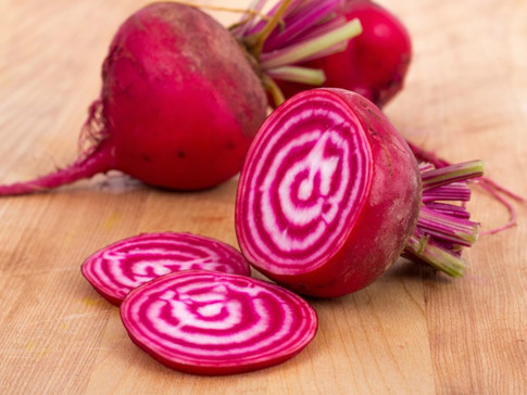 Uống nước ép củ dền giúp hỗ trợ khả năng vận động