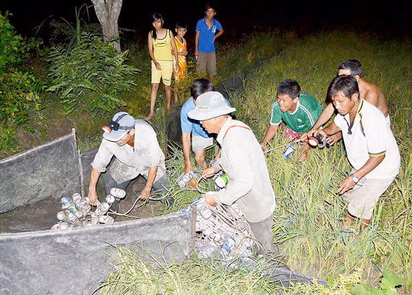 Khép chặt vòng vây.