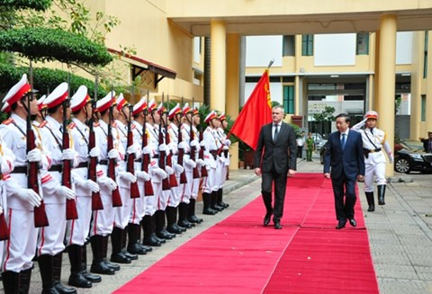 Bộ trưởng Bộ Công an Tô Lâm và Bộ trưởng Bộ Nội vụ Cộng hòa Belarus Shunevich Igor Anatolievich duyệt đội danh dự CAND Việt Nam. Bộ trưởng Bộ Công an Tô Lâm và Bộ trưởng Bộ Nội vụ Cộng hòa Belarus Shunevich Igor Anatolievich duyệt đội danh dự CAND Việt Nam.