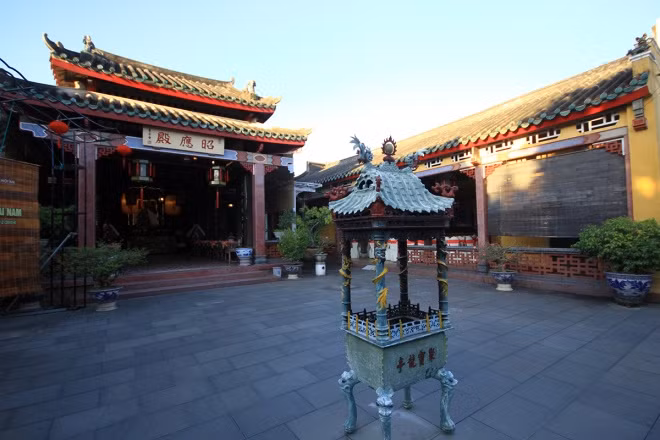 Mỗi năm, Hội quán tổ chức hành lễ vào các dịp 2/1 và 15-6 Âm lịch. 12