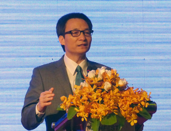 Phó Thủ tướng Vũ Đức Đam phát biểu và trò chuyện với cộng đồng khởi nghiệp sáng tạo trong sáng 12-11 tại Hà Nội