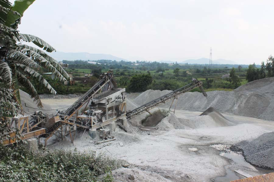  Hoạt động sản xuất kinh doanh của doanh nghiệp, một trong những đóng góp vào nguồn thu ngân sách. Ảnh: S.C