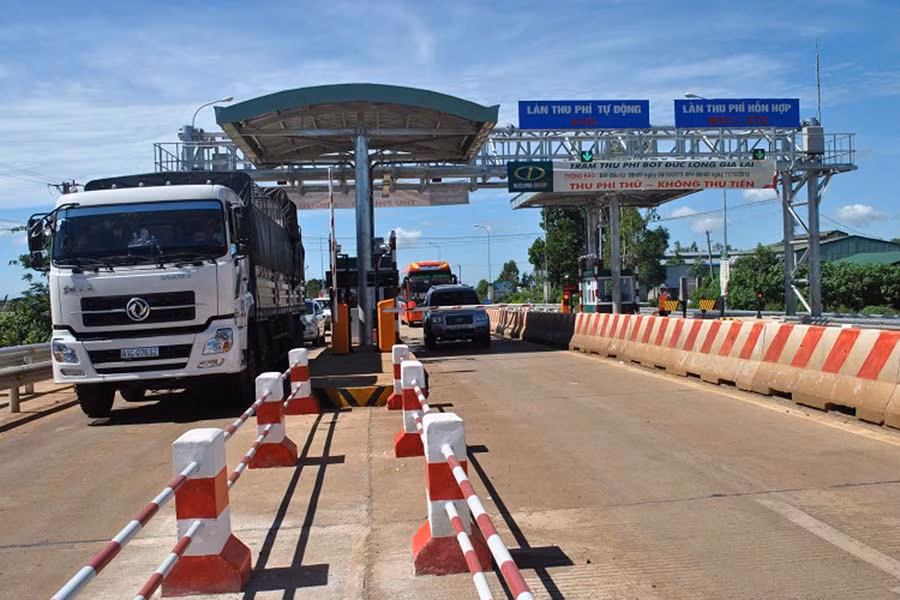 Trạm thu phí của Tập đoàn Đức Long Gia Lai trên quốc lộ 14. Trạm thu phí của Tập đoàn Đức Long Gia Lai trên quốc lộ 14. Ảnh: K.N.B
