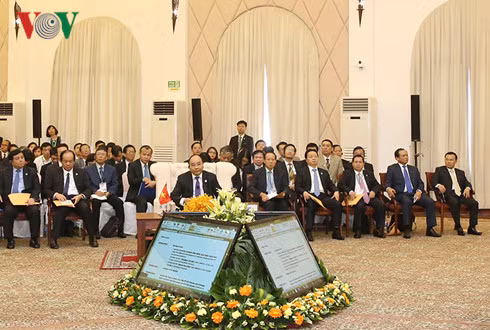 Thủ tướng dẫn đầu đoàn đại biểu Việt Nam dự Hội nghị.