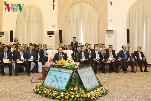 Thủ tướng dẫn đầu đoàn đại biểu Việt Nam dự Hội nghị.