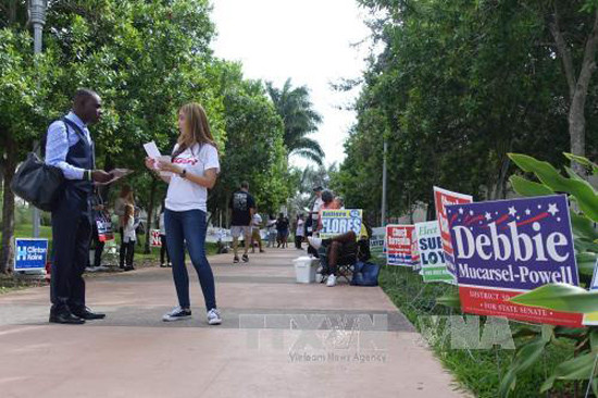 Cử tri Mỹ tham gia sự kiện "Souls to the Polls" tại Cutler Bay, Florida ngày 6-11. Cử tri Mỹ tham gia sự kiện