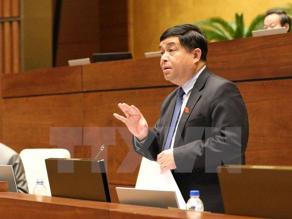 Bộ trưởng Bộ Kế hoạch và Đầu tư Nguyễn Chí Dũng giải trình ý kiến của Đại biểu Quốc hội về dự án Luật quy hoạch.