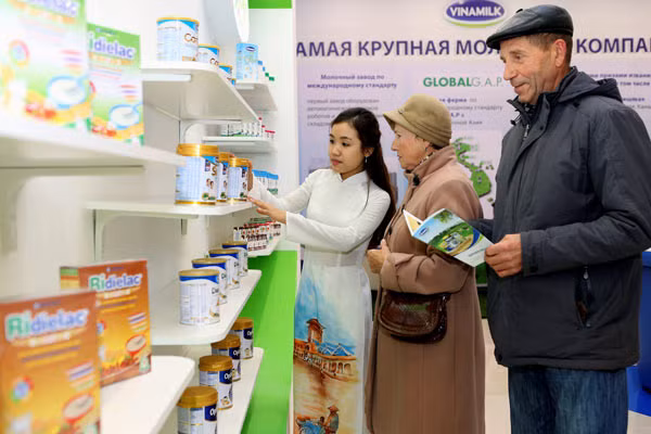 Công ty Cổ phần sữa Việt Nam (Vinamilk) tiếp tục đứng top 10 doanh nghiệp niêm yết uy tín năm 2016