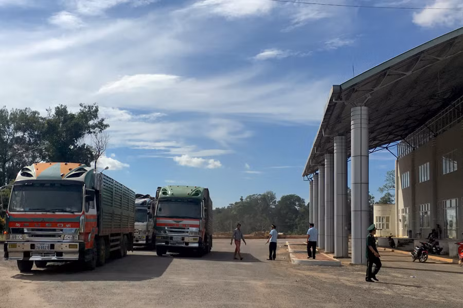 Hàng hóa của doanh nghiệp đang làm thủ tục tại Cửa khẩu Quốc tế Lệ Thanh. Ảnh: H.D Hàng hóa của doanh nghiệp đang làm thủ tục tại Cửa khẩu Quốc tế Lệ Thanh. Ảnh: H.D