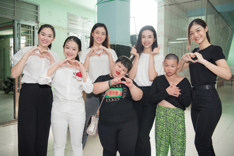 Trước đó, Hoa hậu Lương Thùy Linh, Trần Tiểu Vy và dàn người đẹp có những việc làm góp ích cho cộng đồng. 