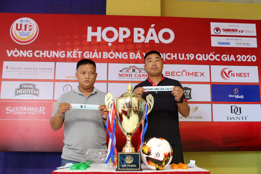 Bốc thăm chia bảng vòng chung kết Giải bóng đá U19 Quốc gia 2020. Ảnh: Đức Đăng