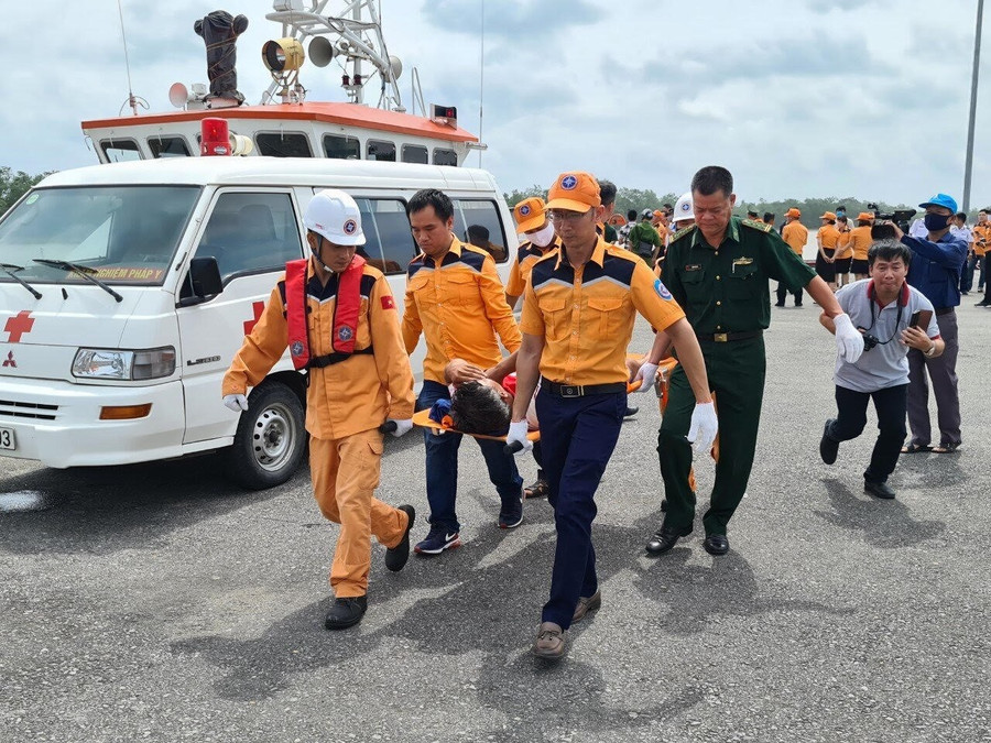  Lực lượng cứu hộ tìm thấy thi thể các nạn nhân vào sáng nay 14.6. Ảnh CTV