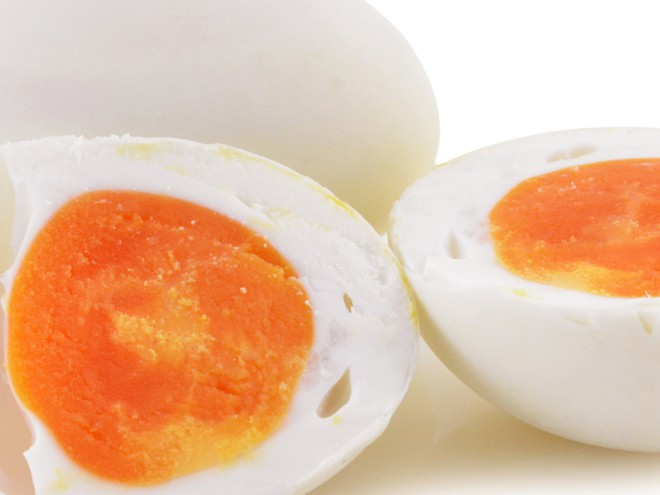 Cả 2 loại trứng đều là những thực phẩm hoàn hảo vì cực kỳ bổ dưỡng, mang lại nhiều lợi ích sức khỏe ẢNH MINH HỌA: SHUTTERSTOCK Cả 2 loại trứng đều là những thực phẩm hoàn hảo vì cực kỳ bổ dưỡng, mang lại nhiều lợi ích sức khỏe ẢNH MINH HỌA: SHUTTERSTOCK