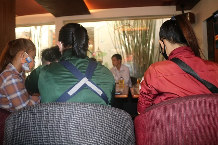 Sau khi Báo Lao Động đăng loạt bài, nhiều nạn nhân đã mạnh dạn đứng ra tố cáo thủ đoạn vay tiền qua app. Ảnh: Huân Cao Sau khi Báo Lao Động đăng loạt bài, nhiều nạn nhân đã mạnh dạn đứng ra tố cáo thủ đoạn vay tiền qua app. Ảnh: Huân Cao