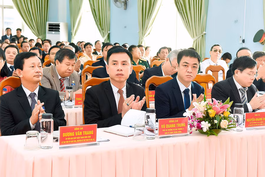 Tham dự Đại hội có đồng chí Dương Văn Trang-Ủy viên Ban chấp hành Trung ương Đảng, Bí thư Tỉnh ủy Kon Tum (nguyên Bí thư Tỉnh ủy Gia Lai). 