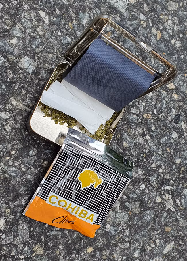 Đối tượng nghi đang trong tình trạng phê ma túy đã tấn công nhân viên y tế.