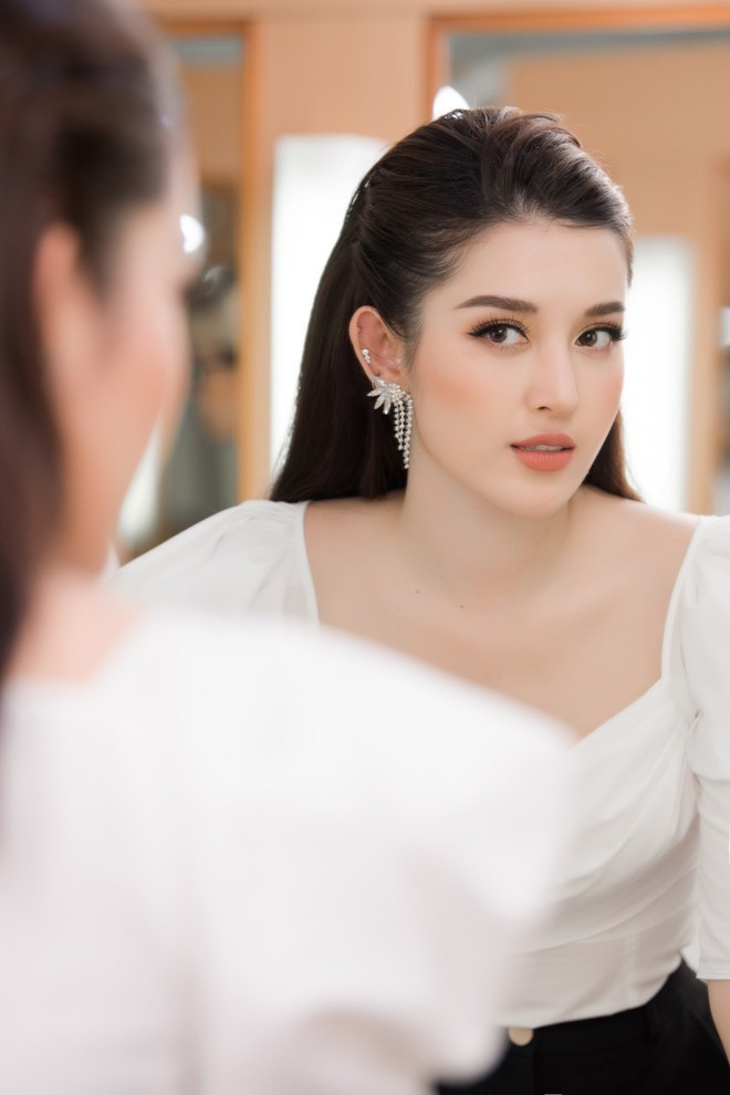 Năm 2017, Huyền My đại diện Việt Nam chinh chiến tại Miss Grand International (Hoa hậu Hòa bình Quốc tế) và được gọi tên vào Top 10. Cùng năm, cô có mặt trong Top 32 Miss Grand Slam 2017 do chuyên trang sắc đẹp Global Beauties bình chọn. Hiện ngoài lĩnh vực thời trang, mỹ nhân 25 tuổi còn thử sức ở nhiều lĩnh vực khác như MC hay diễn xuất ẢNH: NVCC