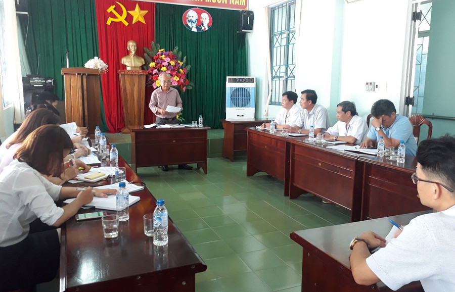 Quang cảnh buổi làm việc. Ảnh: Hoành Sơn