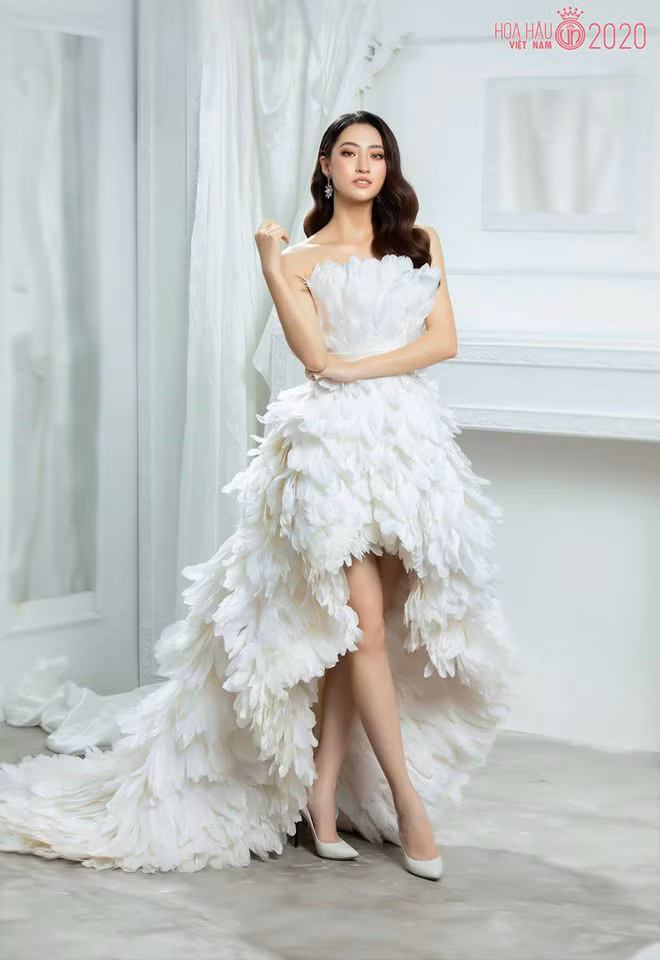 Hình ảnh Top 12 Miss World 2019 khoe đôi chân thon dài 