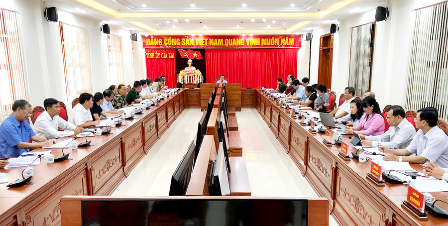 Buổi làm việc giữa Tổ công tác của Ban Thường vụ Tỉnh ủy với Ban Thường vụ Huyện ủy Đức Cơ để duyệt nội dung Đại hội đại biểu Đảng bộ huyện lần thứ VII (nhiệm kỳ 2020-2025). Ảnh: Lê Hòa Toàn cảnh buổi làm việc giữa Tổ công tác số 4 với Ban Thường vụ Huyện ủy Đức Cơ để duyệt nội dung Đại hội đại biểu Đảng bộ huyện lần thứ VII (nhiệm kỳ 2020-2025). Ảnh: Lê Hòa