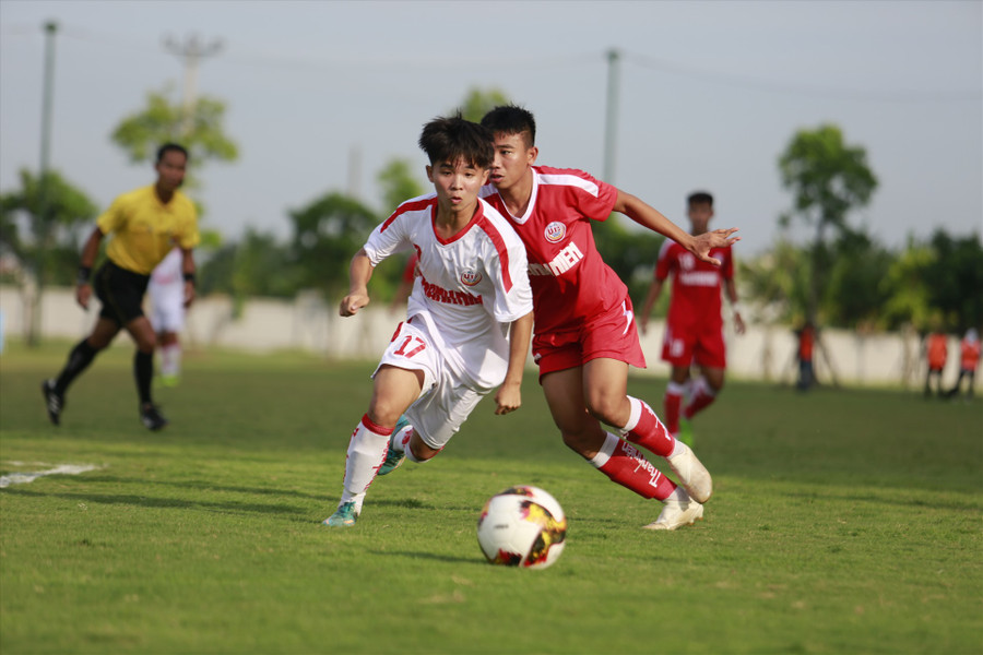  U19 PVF thi đấu nhỉnh hơn đối thủ U19 HAGL 1. Ảnh: Đức Anh