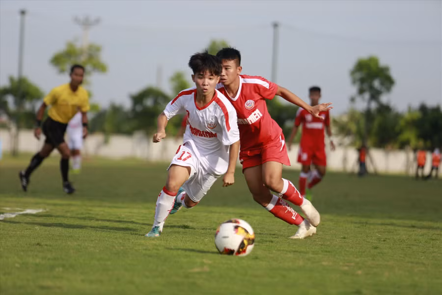  U19 PVF thi đấu nhỉnh hơn đối thủ U19 HAGL 1. Ảnh: Đức Anh