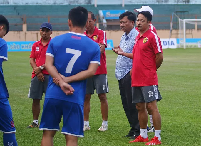 HLV Vũ Hồng Việt chia tay Quảng Nam và ông Đào Quang Hùng được mời về thay thế