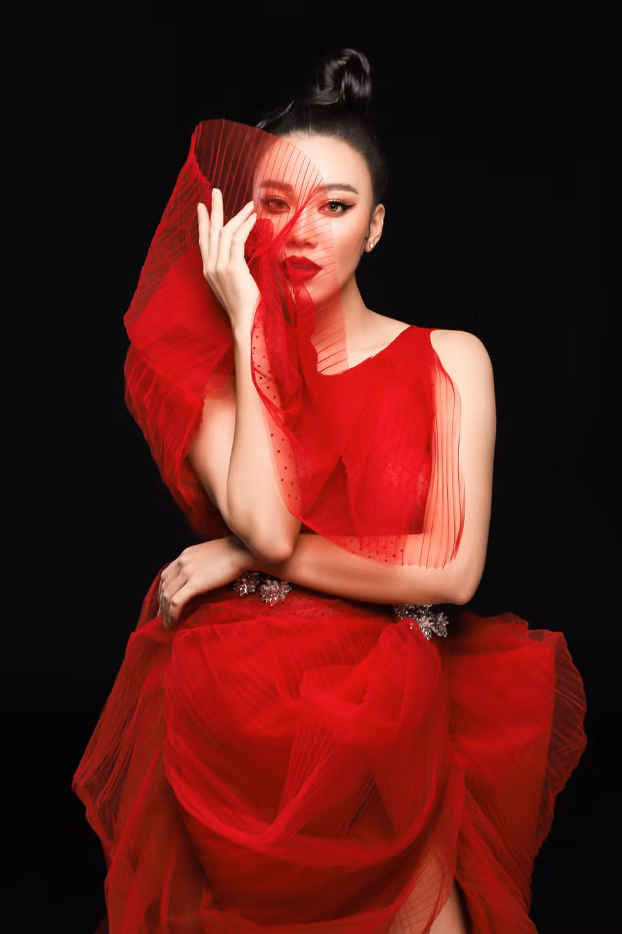 Á hậu Kim Duyên tâm sự, trong thời gian tới cô muốn khẳng định hình ảnh bản thân theo hướng cá tính, thay vì dịu dàng nữ tính. Ảnh: Nguyễn Du.