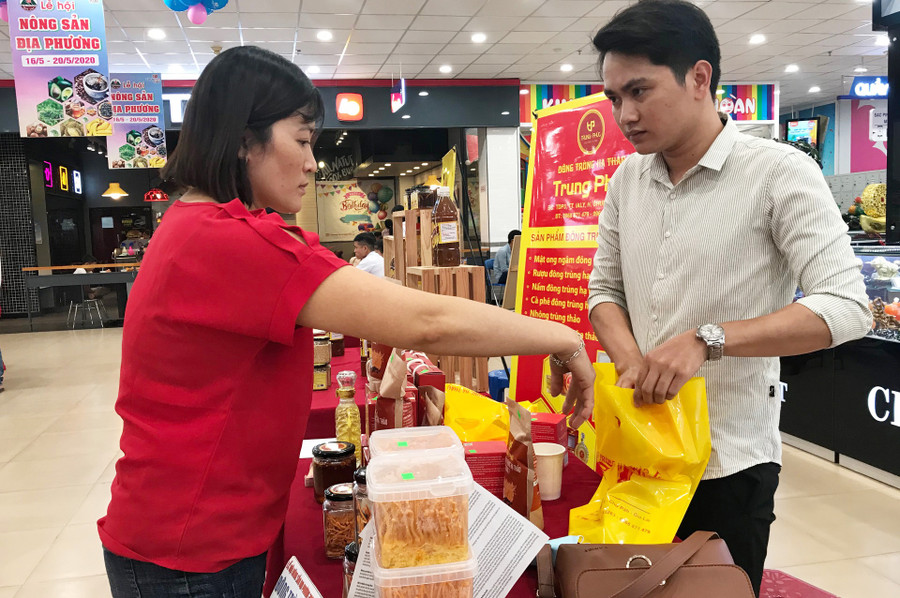 Lễ hội nông sản địa phương góp phần quảng bá và tăng tính kết nối trong vấn đề tiêu thụ sản phẩm OCOP. Ảnh: V.T Lễ hội nông sản địa phương góp phần quảng bá và tăng tính kết nối trong vấn đề tiêu thụ sản phẩm OCOP. Ảnh: V.T