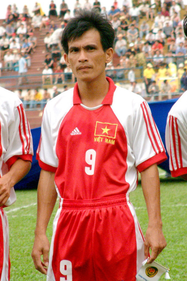 Hồng Sơn trong màu áo tuyển Việt Nam ở tuổi 33. Ảnh: NGỌC HẠNH.