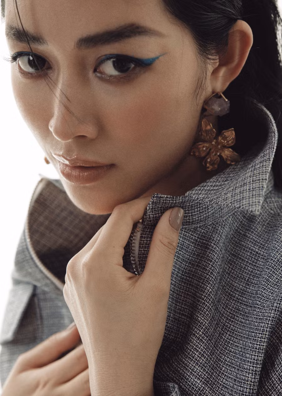 Trước đó, cô từng đoạt giải quán quân cuộc thi Diễn viên triển vọng - Ngôi sao ngày mai và được ưu ái xuất hiện trong khá nhiều phim điện ảnh lẫn truyền hình.