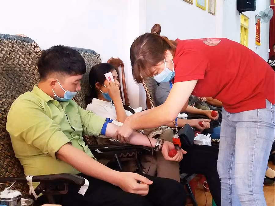 Hiến máu tình nguyện là góp phần mang lại sự sống cho người bệnh. Ảnh: Như Nguyện