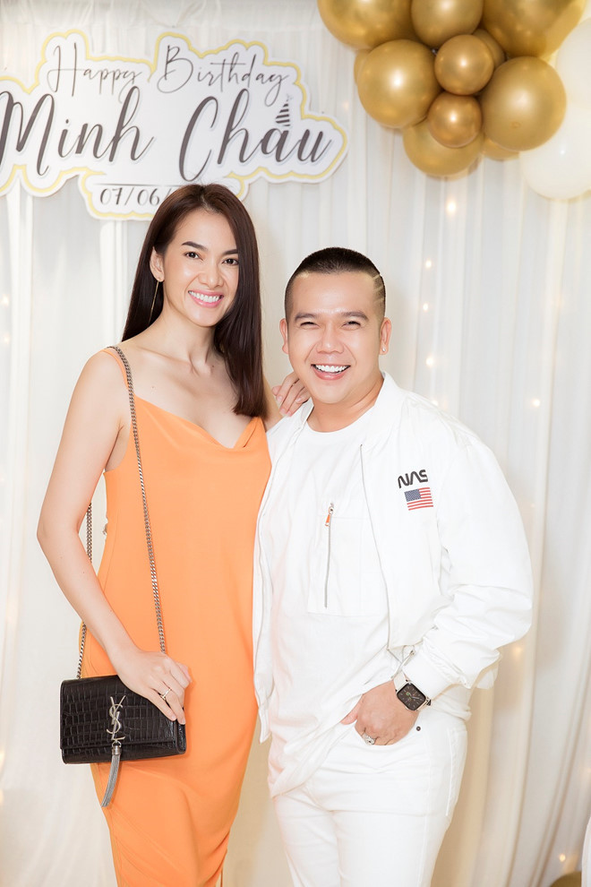 Người mẫu Anh Thư gợi cảm với thiết kế hai dây khoe vai trần ẢNH: PHAN TIẾN VŨ