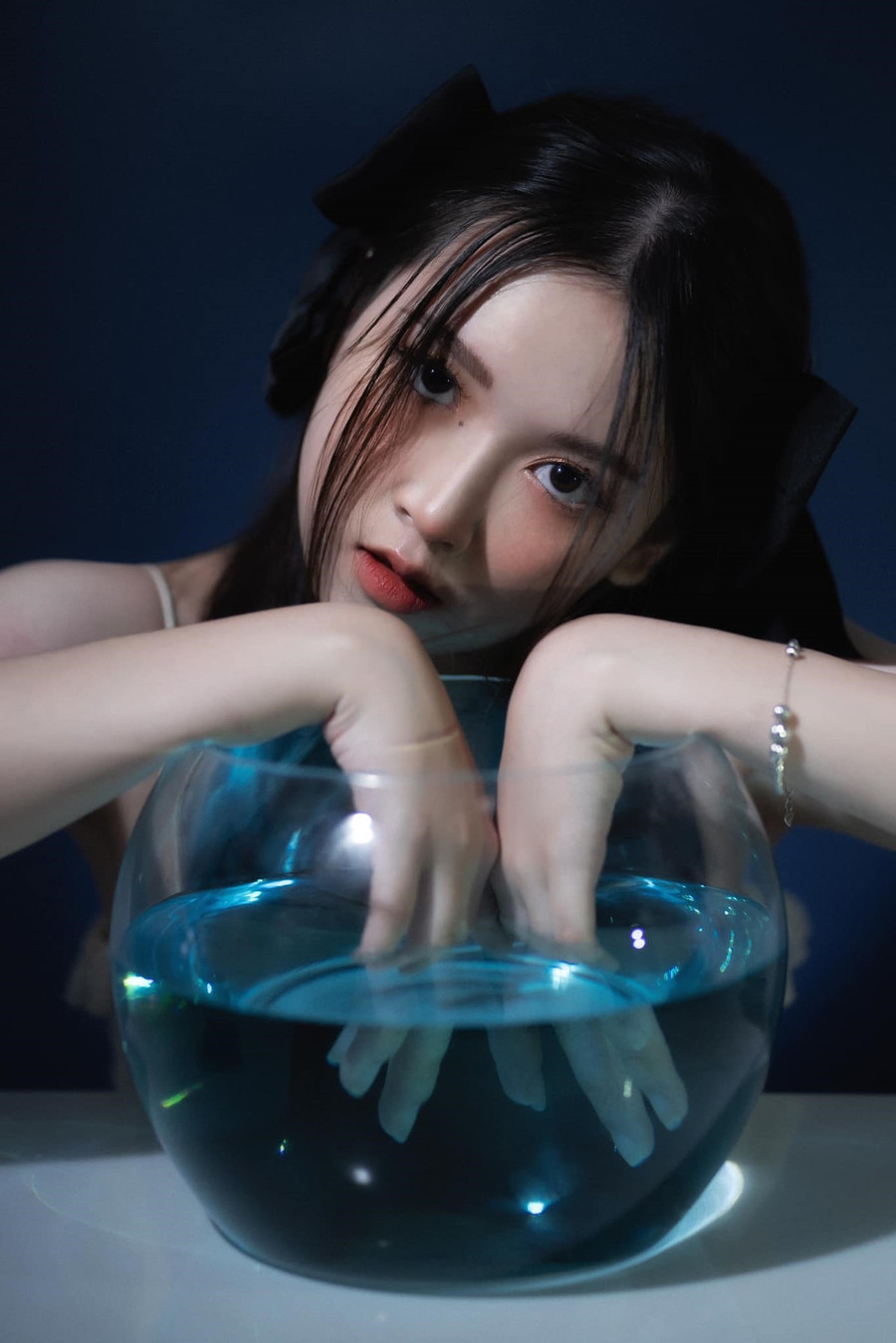  Hiện bộ ảnh đã thu hút gần 15 nghìn lượt thích trên mạng xã hội và nhận được nhiều lượt chia sẻ. Hầu hết khán giả đều nhận xét Nhật Linh có nhiều nét tương đồng với Jisoo. 