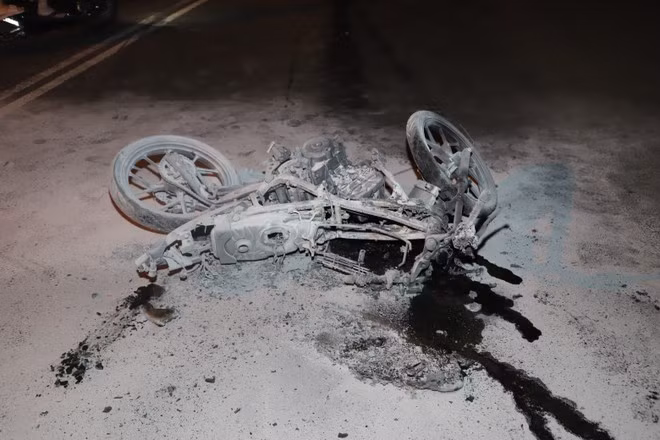  Chiếc Raider cháy còn trơ lại khung sắt - Ảnh: Trùng Dương