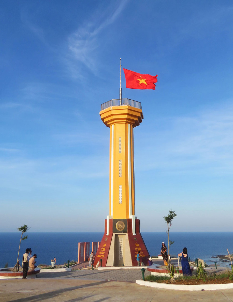 Lý Sơn lần đầu ghé đến những ngày cuối tháng năm, mình như đứa trẻ bất ngờ nhận được món quà...