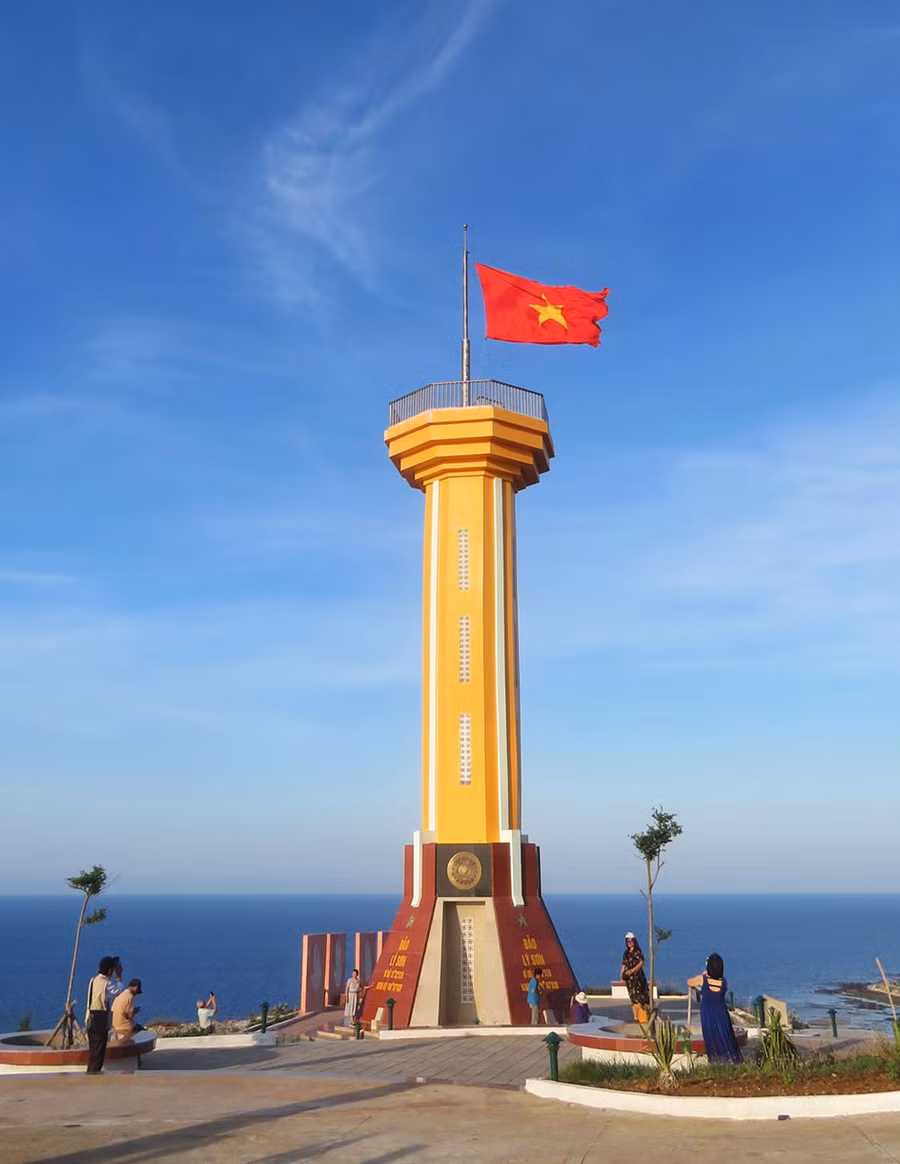 Lý Sơn lần đầu ghé đến những ngày cuối tháng năm, mình như đứa trẻ bất ngờ nhận được món quà...