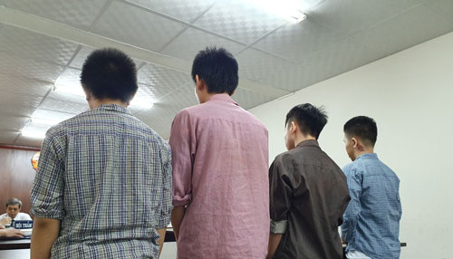 Bốn bị cáo tại phiên xét xử sơ thẩm ở tòa án Tòa Gia đình và Người chưa thành niên - TAND TP HCM