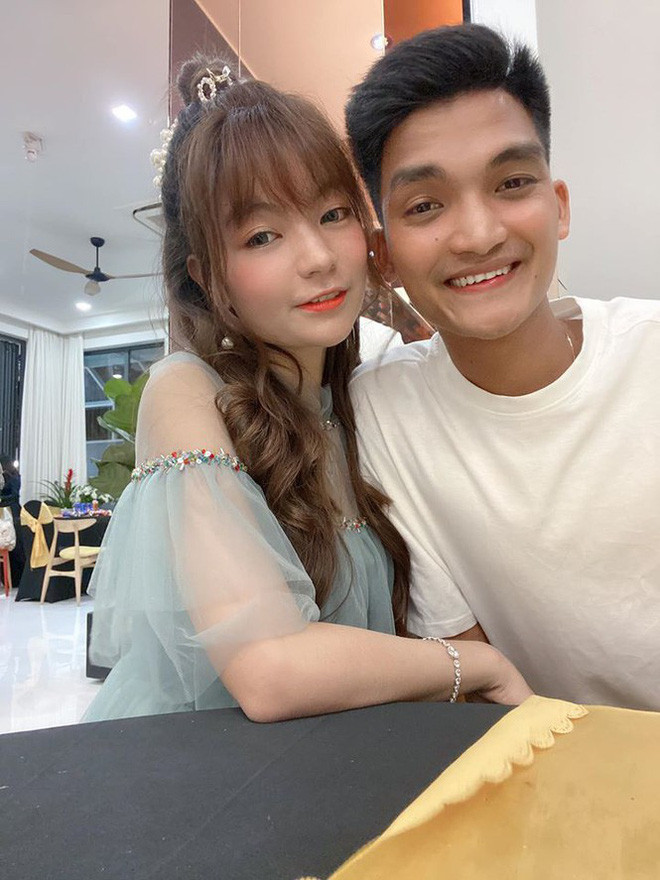 Trước tình cảm của bạn gái, Mạc Văn Khoa đáp lại: 