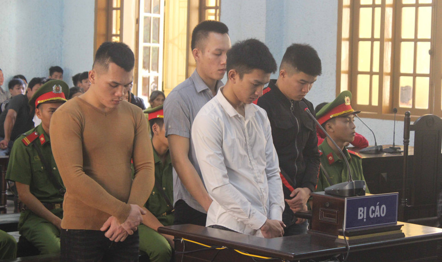 4 bị cáo tại phiên tòa xét xử. Ảnh: Văn Ngọc