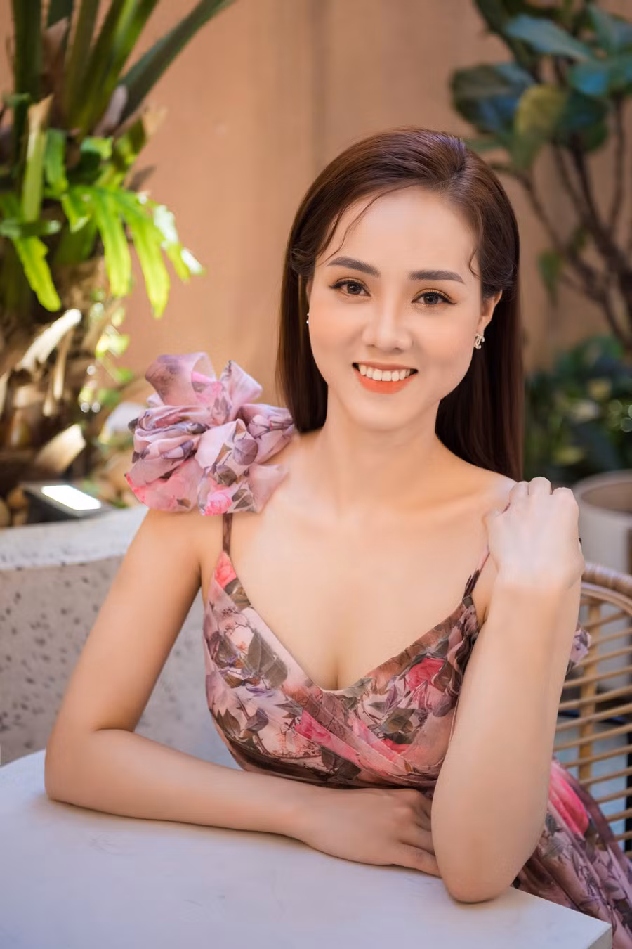 Chia sẻ với Lao Động về cách giữ gìn vóc dáng, Ngọc Hà cho biết: “Thực ra Hà cũng không có bí quyết gì nhiều vì từ lâu đã duy trì chế độ ăn hạn chế tinh bột và đường cũng như ăn nhiều hoa quả và rau xanh. Chế độ này giúp Hà không chỉ duy trì vóc dáng mà còn giúp làn da đẹp và cơ thể khoẻ hơn“. Ảnh: Vũ Toàn.