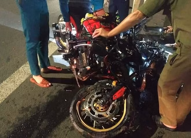  Xe mô tô phân khối lớn hư hỏng nặng - Ảnh: CTV