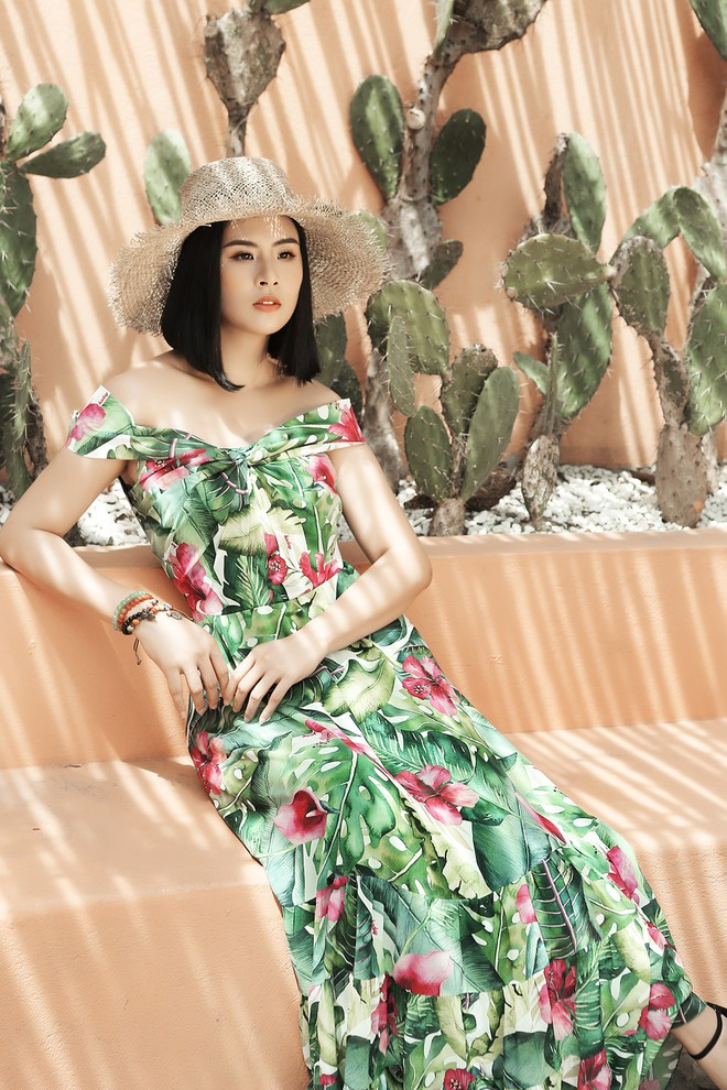 Người đẹp khéo léo kết hợp những chiếc đầm họa tiết nhiệt đới với mũ rộng vành, vòng tay nhiều màu sắc để hoàn thiện phong cách khi đi nghỉ dưỡng tại Hội An Người đẹp khéo léo kết hợp những chiếc đầm họa tiết nhiệt đới với mũ rộng vành, vòng tay nhiều màu sắc để hoàn thiện phong cách khi đi nghỉ dưỡng tại Hội An