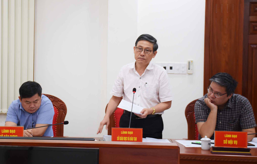 Đại diện Lãnh đạo Sở Giáo dục-Đào tạo tham gia góp ý xây dựng văn kiện. Ảnh: Minh Nguyễn