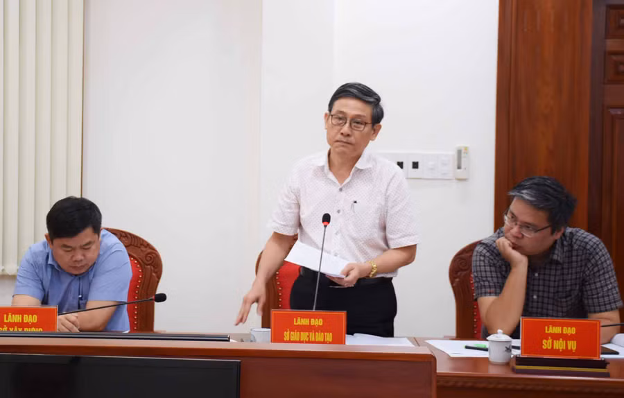 Đại diện Lãnh đạo Sở Giáo dục-Đào tạo tham gia góp ý xây dựng văn kiện. Ảnh: Minh Nguyễn