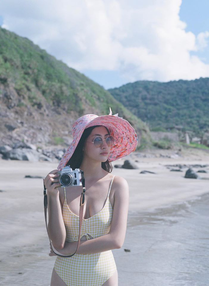 Nhiều người khen ngợi nhan sắc ngày càng thăng hạng của cô sau khi đăng quang. Tuy nhiên, Lương Thùy Linh hiếm hoi người đẹp mặc trang phục bikini quyến rũ thế này.