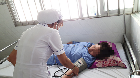 Bà Thúy đang được chăm sóc tại Bệnh viện Ða khoa khu vực tỉnh An Giang - Ảnh: BỬU ĐẤU Bà Thúy đang được chăm sóc tại Bệnh viện Ða khoa khu vực tỉnh An Giang - Ảnh: BỬU ĐẤU