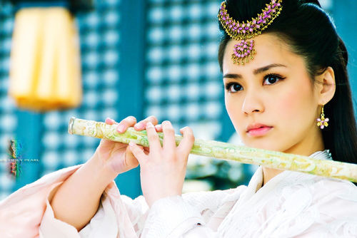 Với việc sở hữu đôi mắt to tròn, long lanh, Hân Đồng được khán giả bình chọn là một trong những người có đôi mắt đẹp nhất Trung Quốc - Ảnh: Sohu