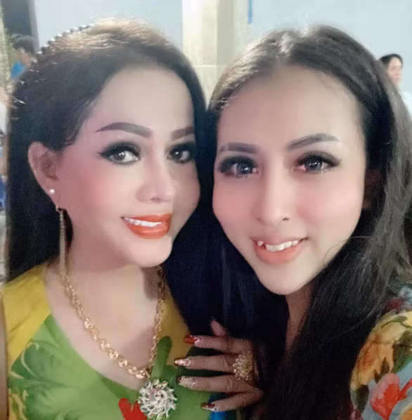 Khánh Du nhận được sự giúp đỡ rất nhiều từ người chị chuyển giới Diễm Hương trong cuộc sống - Ảnh: NVCC